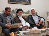 در سالگرد شهدای مظلوم منا، حجه الاسلام والمسلمین قاضی عسگر با چند خانواده شهید در مشهد دیدار کردند